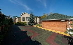 Дом 216м², 2-этажный, участок 15 сот.