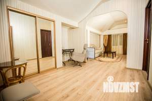 Дом 550м&sup2;, 2-этажный, посуточно, 