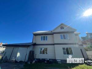 Коттедж 214м², 2-этажный, участок 10 сот.  