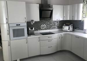 Дом 225м², 2-этажный, участок 10 сот.  