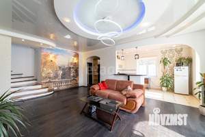 Дом 271м&sup2;, 2-этажный, участок 14 сот.  