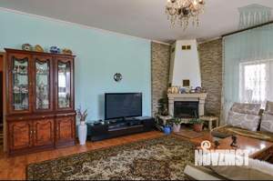 Дом 254м², 3-этажный, участок 8 сот.  