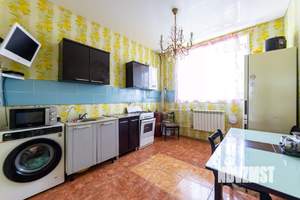 Дом 233м&sup2;, 3-этажный, участок 10 сот.  