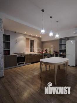 Дом 216м&sup2;, 3-этажный, участок 10 сот.  