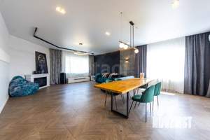 Дом 212м&sup2;, 2-этажный, участок 10 сот.  