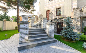 Дом 450м², 3-этажный, участок 10 сот.  