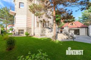 Дом 450м², 3-этажный, участок 10 сот.  