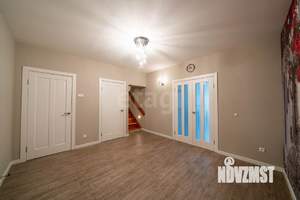 Дом 321м&sup2;, 2-этажный, участок 10 сот.  