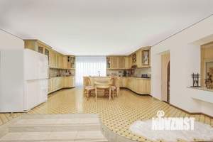 Коттедж 390м&sup2;, 3-этажный, участок 18 сот.  