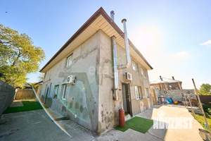 Дом 285м&sup2;, 2-этажный, участок 6 сот.  