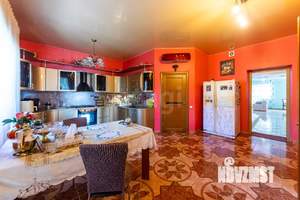 Дом 390м², 3-этажный, участок 18 сот.  