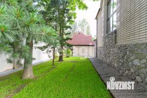 Дом 450м², 3-этажный, участок 10 сот.  