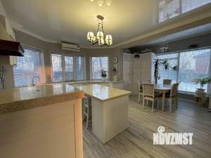 Коттедж 214м², 2-этажный, участок 10 сот.  