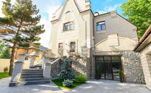 Дом 450м², 3-этажный, участок 10 сот.  