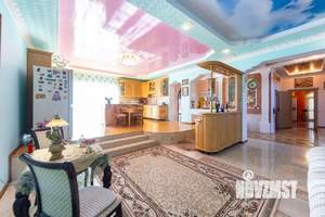 Дом 390м&sup2;, 3-этажный, участок 18 сот.  