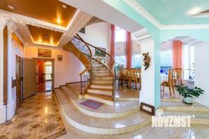 Дом 390м&sup2;, 3-этажный, участок 18 сот.  