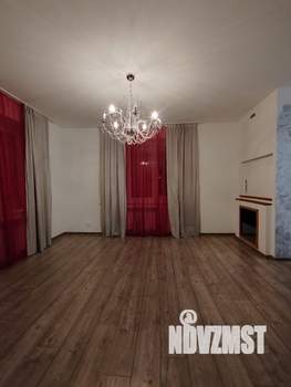 Коттедж 216м&sup2;, 3-этажный, участок 10 сот.  