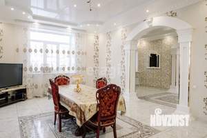 Дом 280м², 2-этажный, участок 6 сот.  