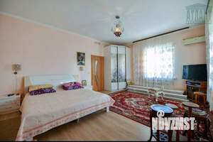 Дом 254м², 3-этажный, участок 8 сот.  