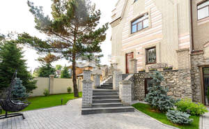 Дом 450м², 3-этажный, участок 10 сот.  