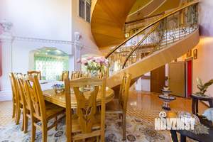 Дом 390м², 3-этажный, участок 18 сот.  