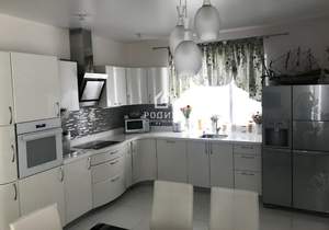 Дом 225м², 2-этажный, участок 10 сот.  