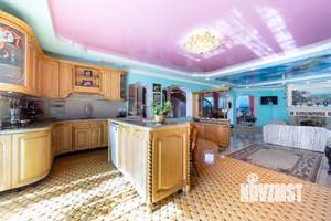 Дом 390м&sup2;, 3-этажный, участок 18 сот.  