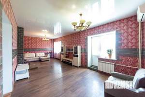 Дом 233м&sup2;, 3-этажный, участок 10 сот.  