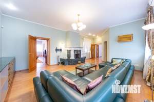 Дом 384м², 2-этажный, участок 10 сот.  