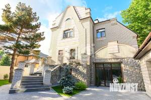 Дом 450м², 3-этажный, участок 10 сот.  