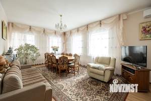 Дом 343м&sup2;, 2-этажный, участок 10 сот.  