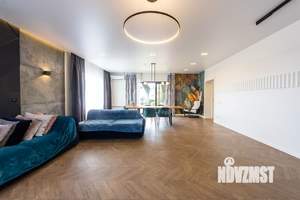 Дом 212м&sup2;, 2-этажный, участок 10 сот.  