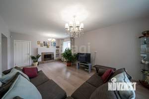 Дом 321м&sup2;, 2-этажный, участок 10 сот.  