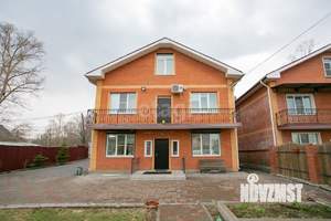 Дом 216м&sup2;, 2-этажный, участок 9 сот.  