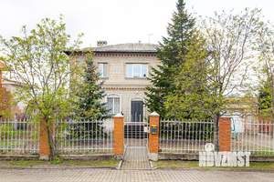 Дом 343м&sup2;, 2-этажный, участок 10 сот.  