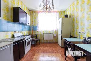 Дом 233м&sup2;, 3-этажный, участок 10 сот.  