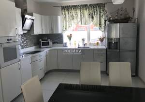 Дом 225м², 2-этажный, участок 10 сот.  