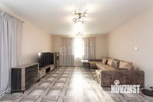 Дом 200м&sup2;, 2-этажный, участок 6 сот.  