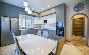 Дом 203м&sup2;, 2-этажный, участок 10 сот.  