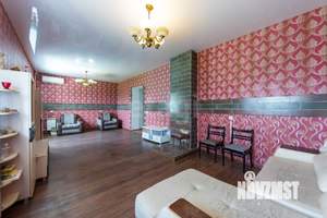 Дом 233м&sup2;, 3-этажный, участок 10 сот.  