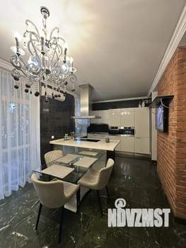 Коттедж 271м&sup2;, 3-этажный, участок 3 сот.  