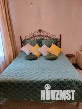 Студия квартира, посуточно, 33м2, 1/5 этаж