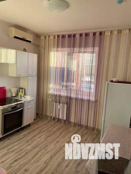 1-к квартира, посуточно, 40м2, 1/25 этаж