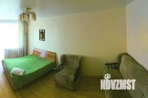 1-к квартира, посуточно, 38м2, 7/10 этаж