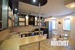 2-к квартира, посуточно, 70м2, 4/25 этаж