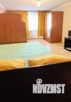 1-к квартира, посуточно, 35м2, 6/9 этаж