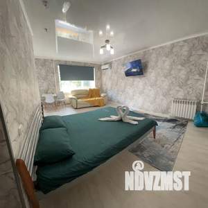 Студия квартира, посуточно, 43м2, 1/5 этаж