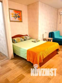 Студия квартира, посуточно, 35м2, 1/9 этаж