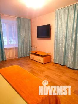 Студия квартира, посуточно, 35м2, 1/9 этаж