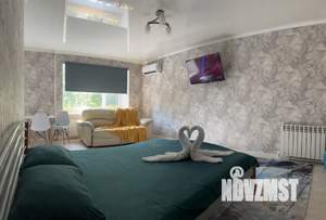 Студия квартира, посуточно, 43м2, 1/5 этаж